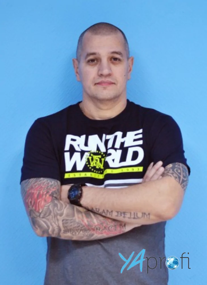 Розов Роман