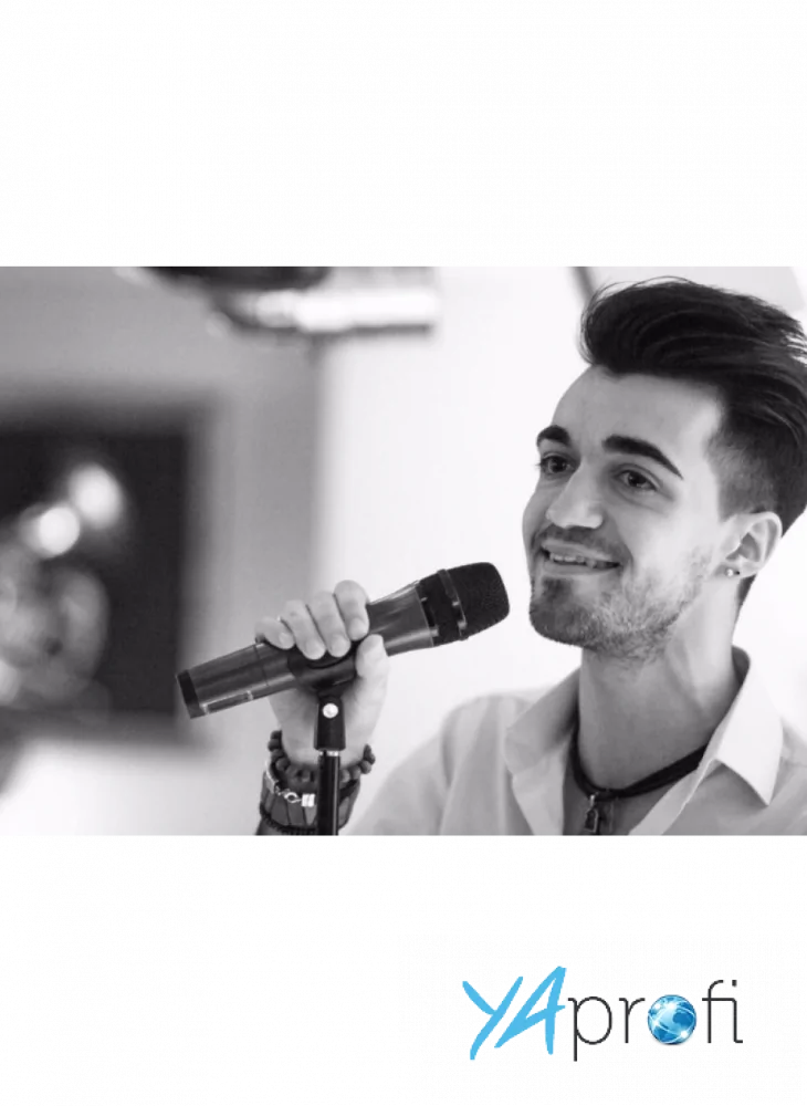 Толя Певцов